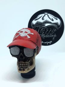 Schaltknauf - Totenkopf mit rotem Baseball Cap